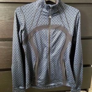 Lululemon zip up jacket size 4